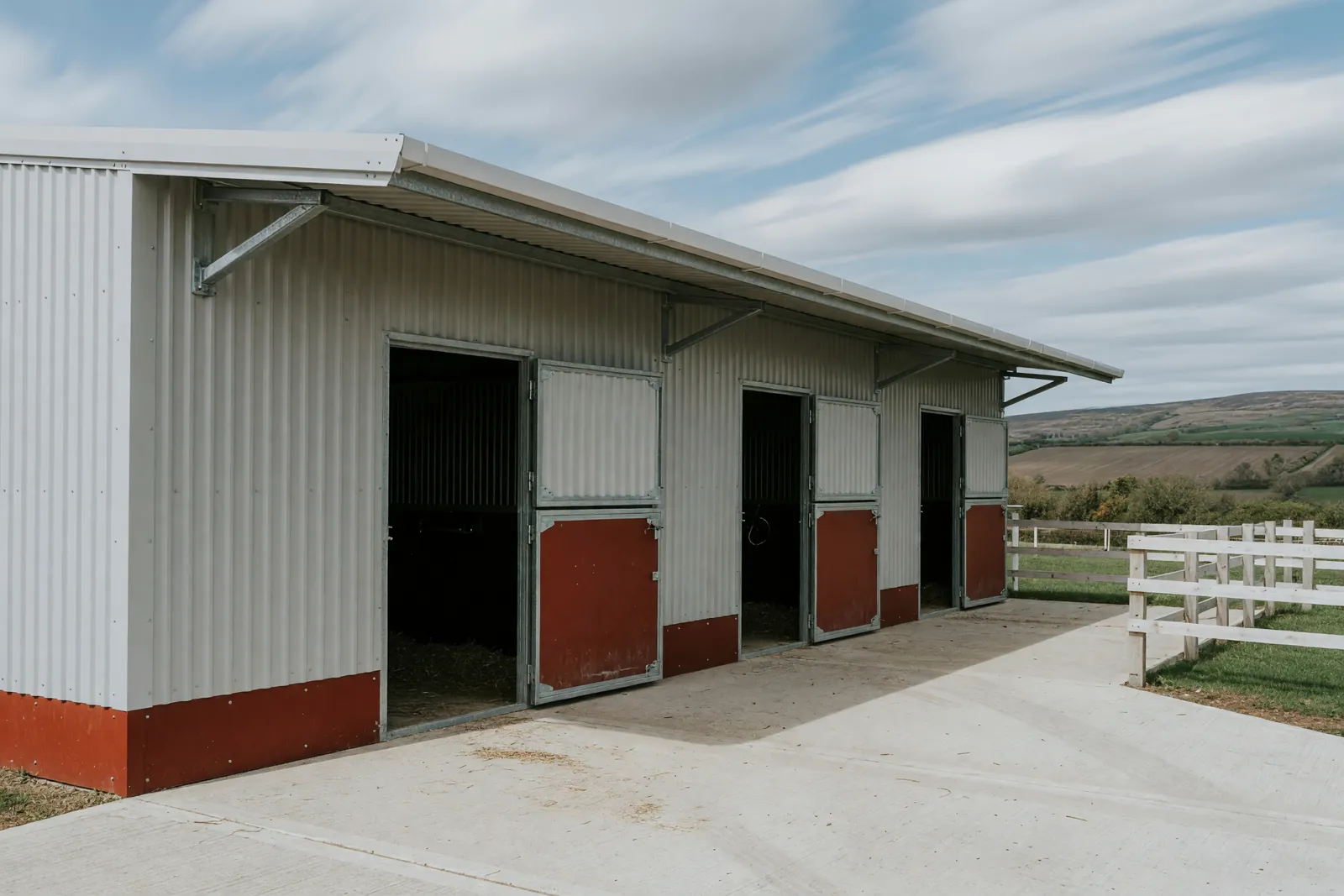 Concept visualisation, not a photograph: stable block in corrugated powder-coated steel.